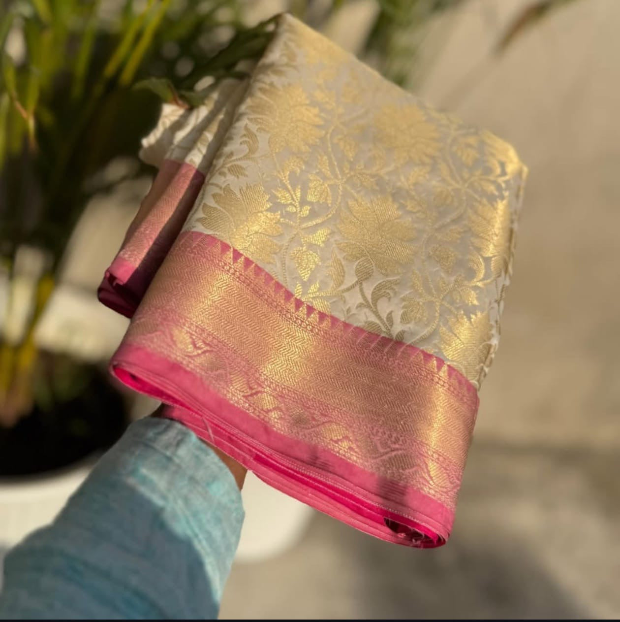 Jhanvi Kapoor Inspired Banarasi Blend Tissue Brocade Saree