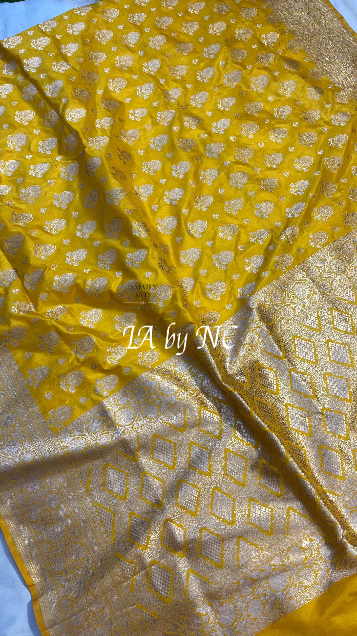 Bumblebee Banarasi Pure Katan Silk Pattu Saree