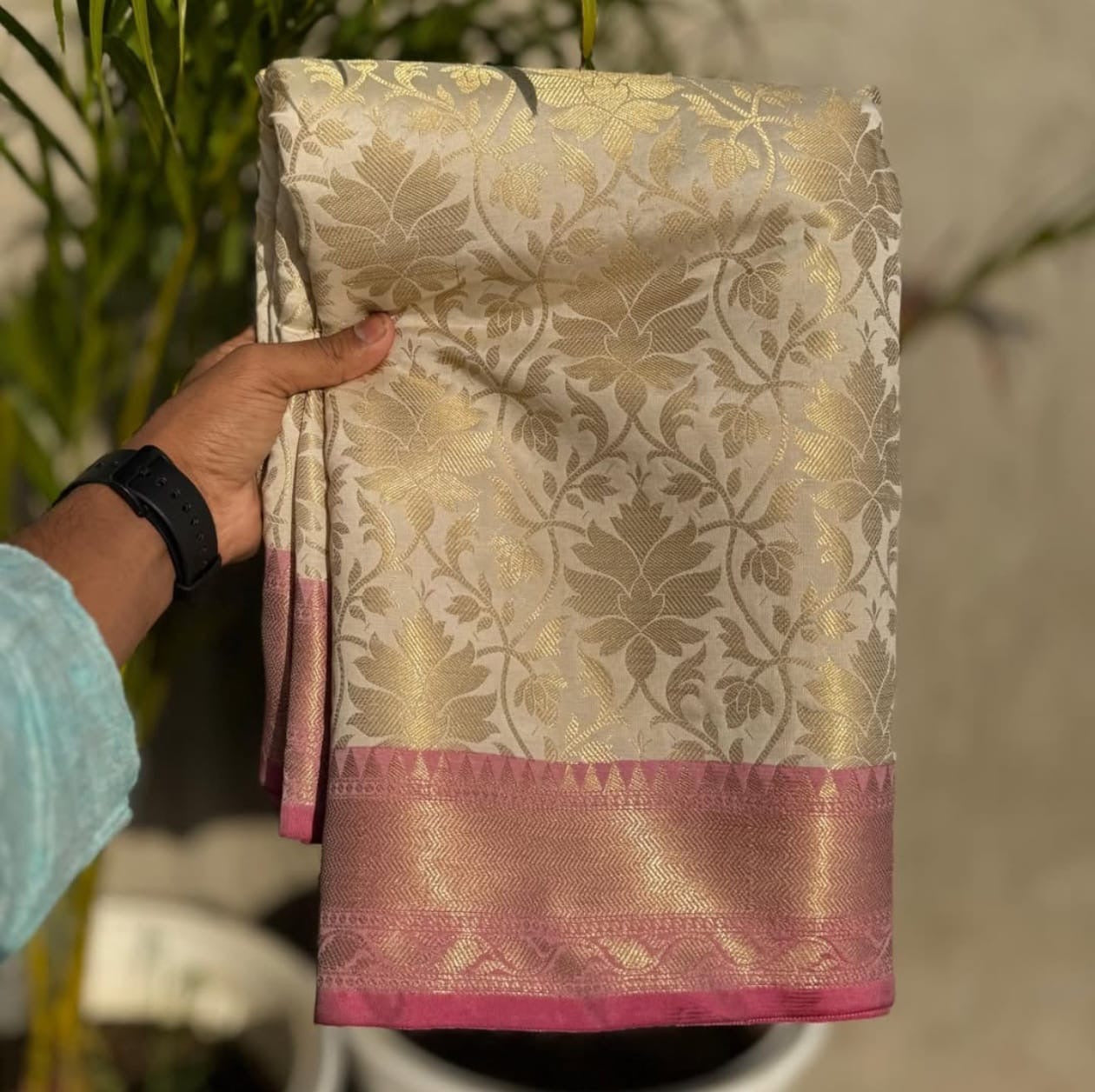 Jhanvi Kapoor Inspired Banarasi Blend Tissue Brocade Saree