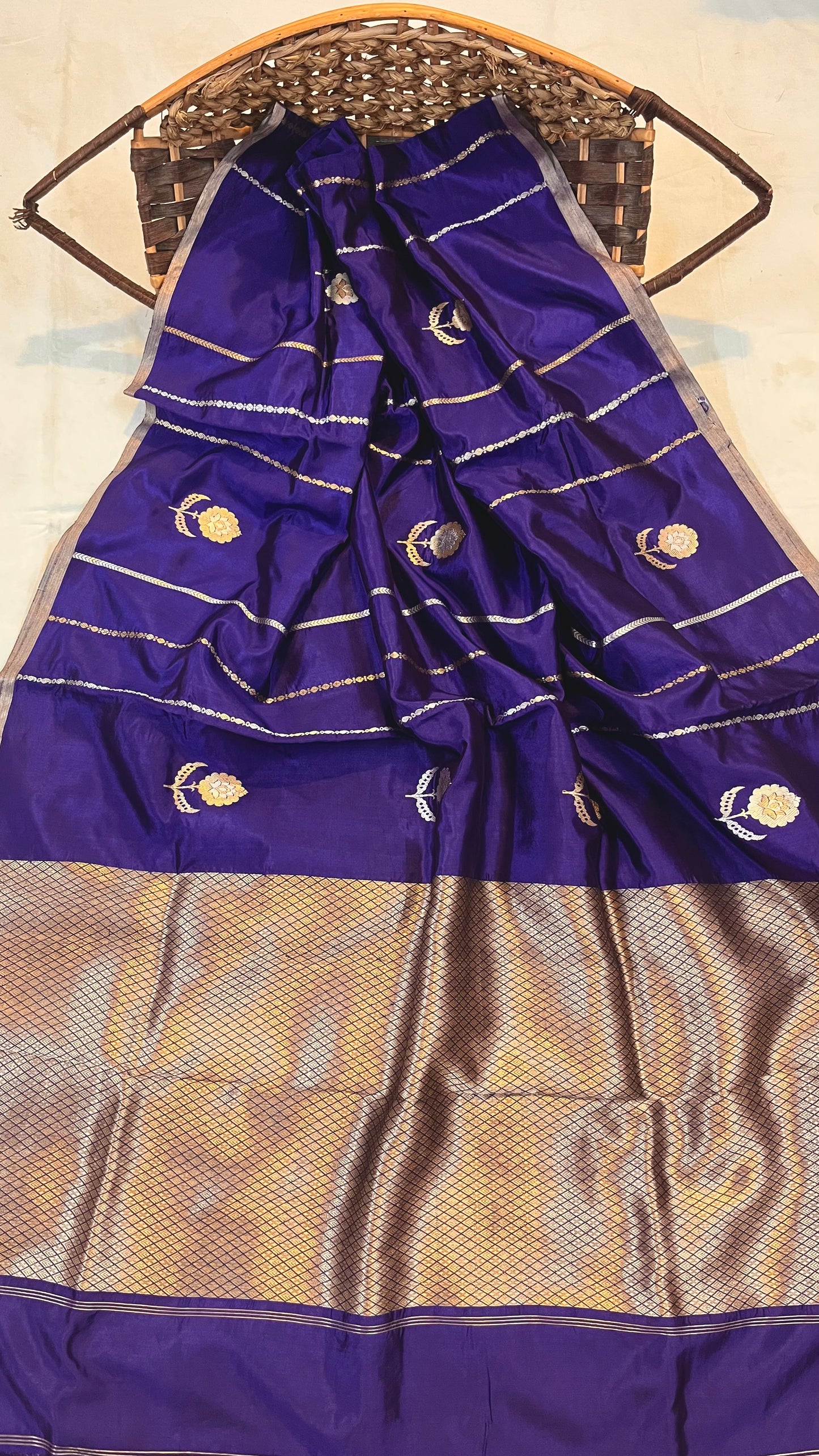 Karishma Kapoor inspired Space Banarasi Pure Katan Silk Raw Mango Kadwa Saree