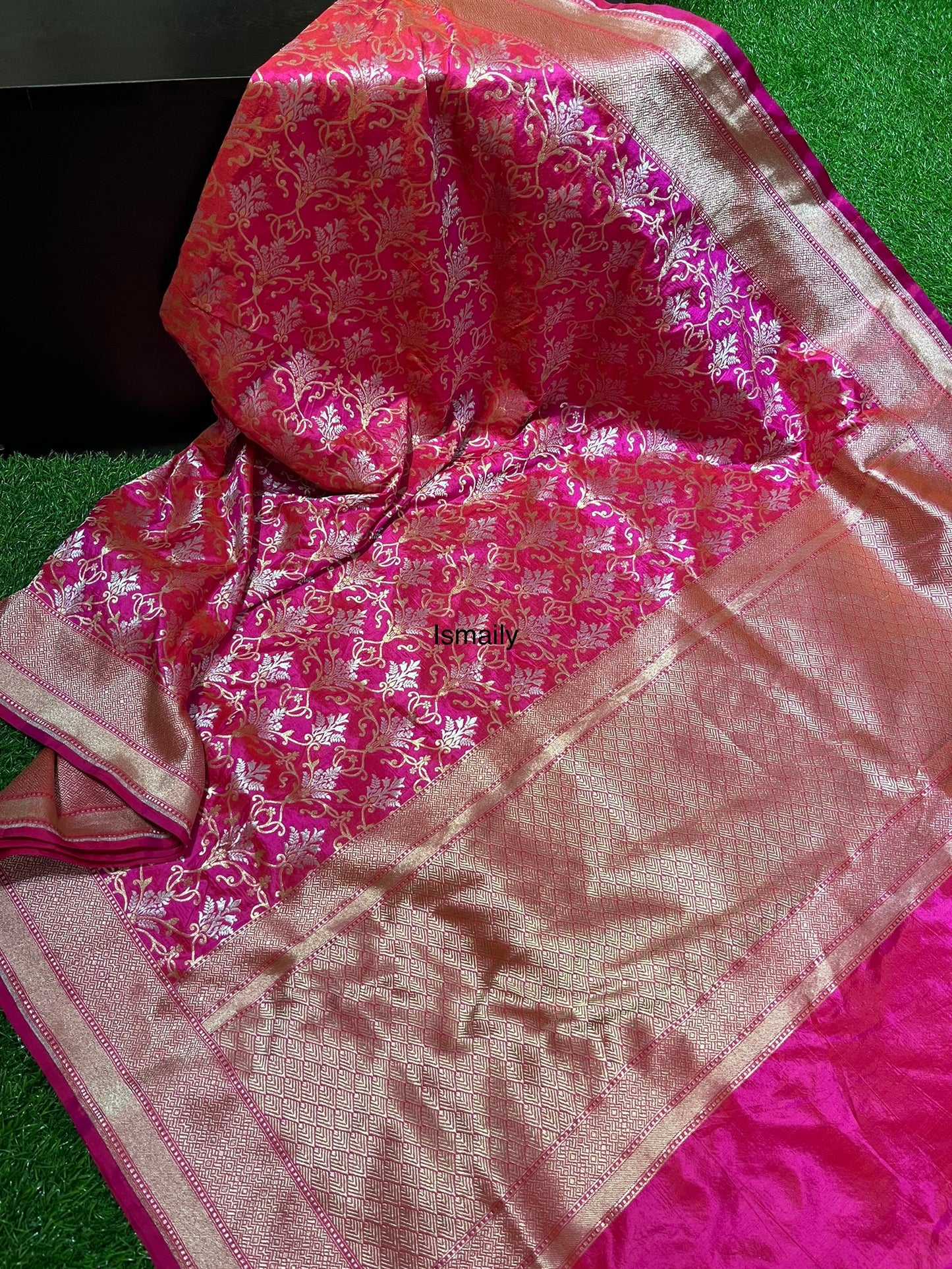Fuschia Banarasi Pure Katan Silk Pattu Saree